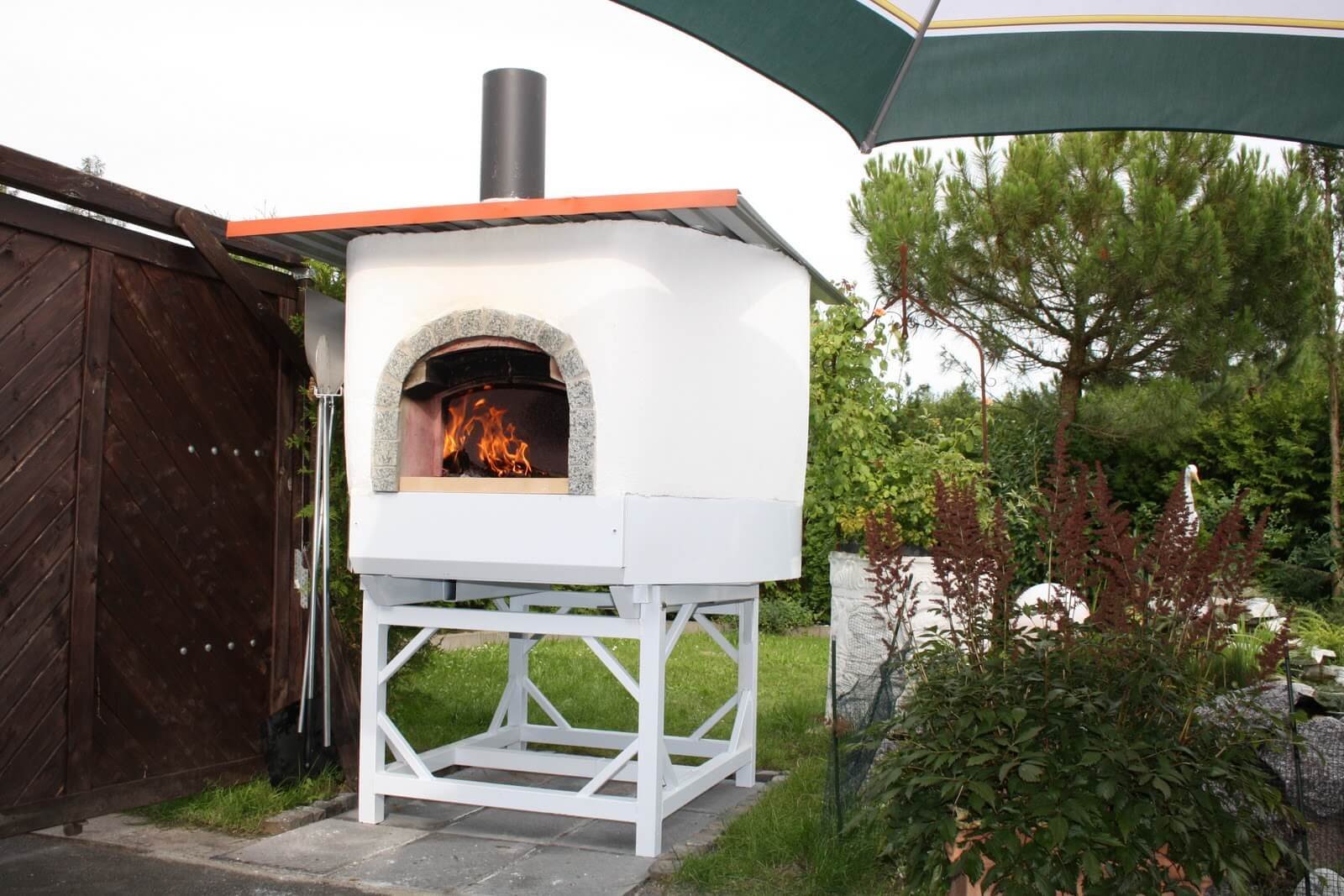 Pizza oven Valoriani FVR kit with smoke connection, brick arch and insulation set.