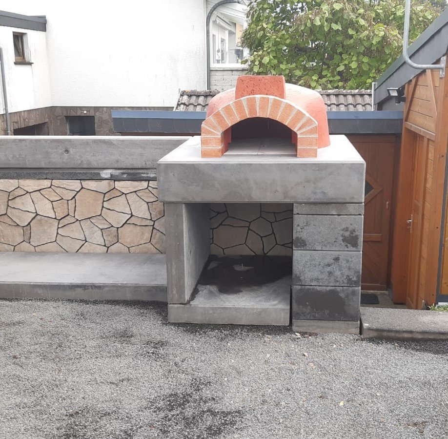 Inspiration: Building a pizza oven kit on a patio