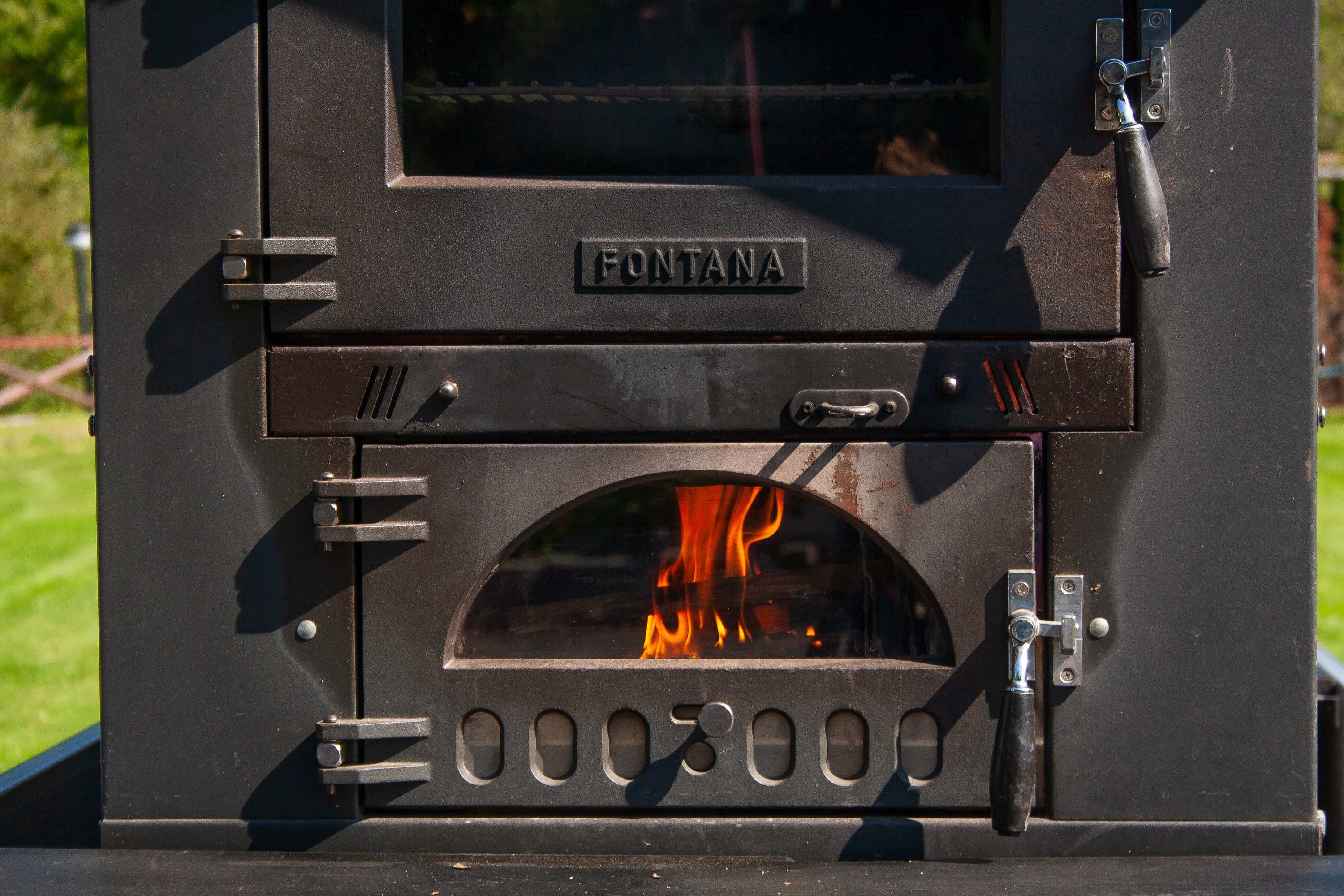 Pizza oven baking house Fontana Gusto on trailer for rent (rental oven No.1)