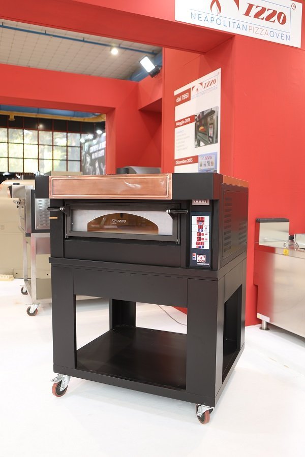Stackable electric pizza oven Izzo Compact B for professional use, 75x133cm baking chamber.