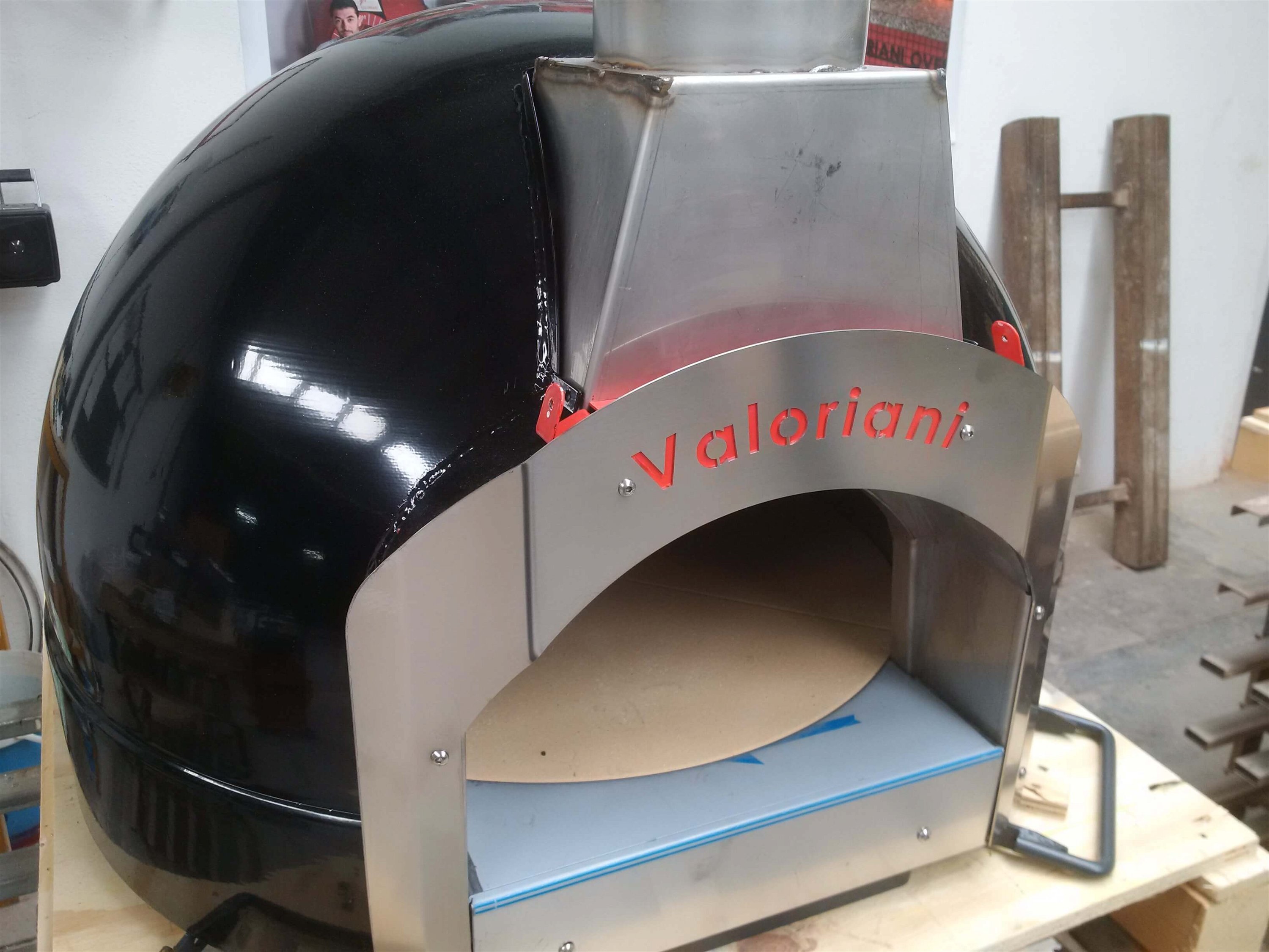 Wood oven Valoriani Baby: 60cm diameter tabletop pizza oven red