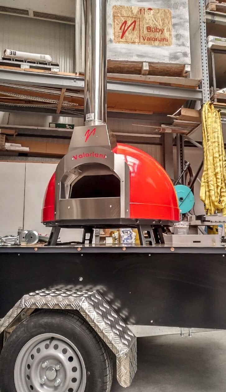 Valoriani Baby: Pizzaofen auf Anhänger mit automatischer Gasbefeuerung für Gastro
