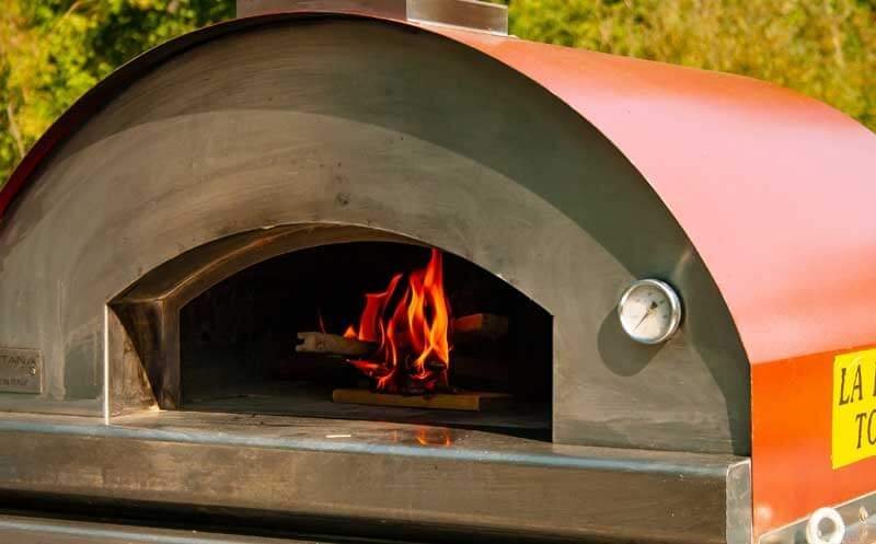 Dome oven Fontana Marinara, pizza oven with wood firing mounted on trailer