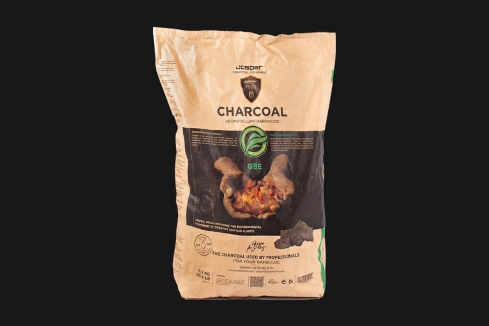 Josper charcoal made of white quebracho wood for even and long-lasting heat, calorific value 8000 kcal/kg, approx. 9.5-10kg/bag.