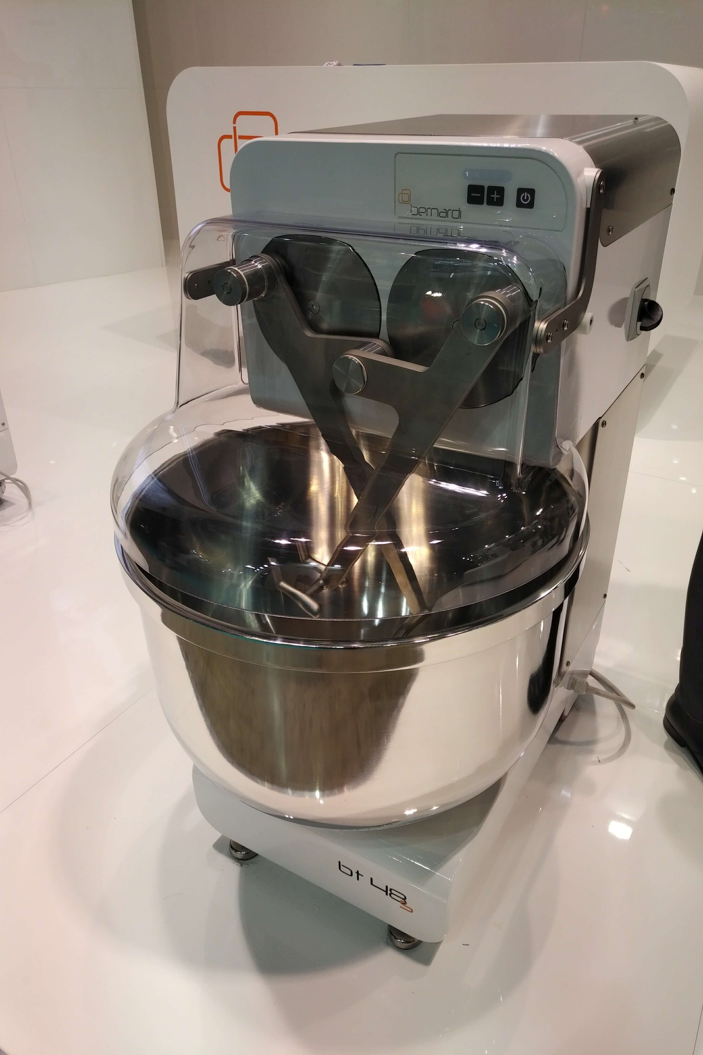 Bernardi up to 12 kg: The perfect mixer with 2-arm immersion kneading technology from Italy