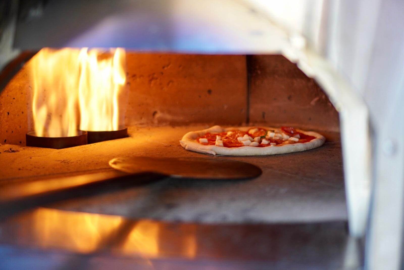 Valoriani Baby: pizza oven on trailer with wood firing for gastro