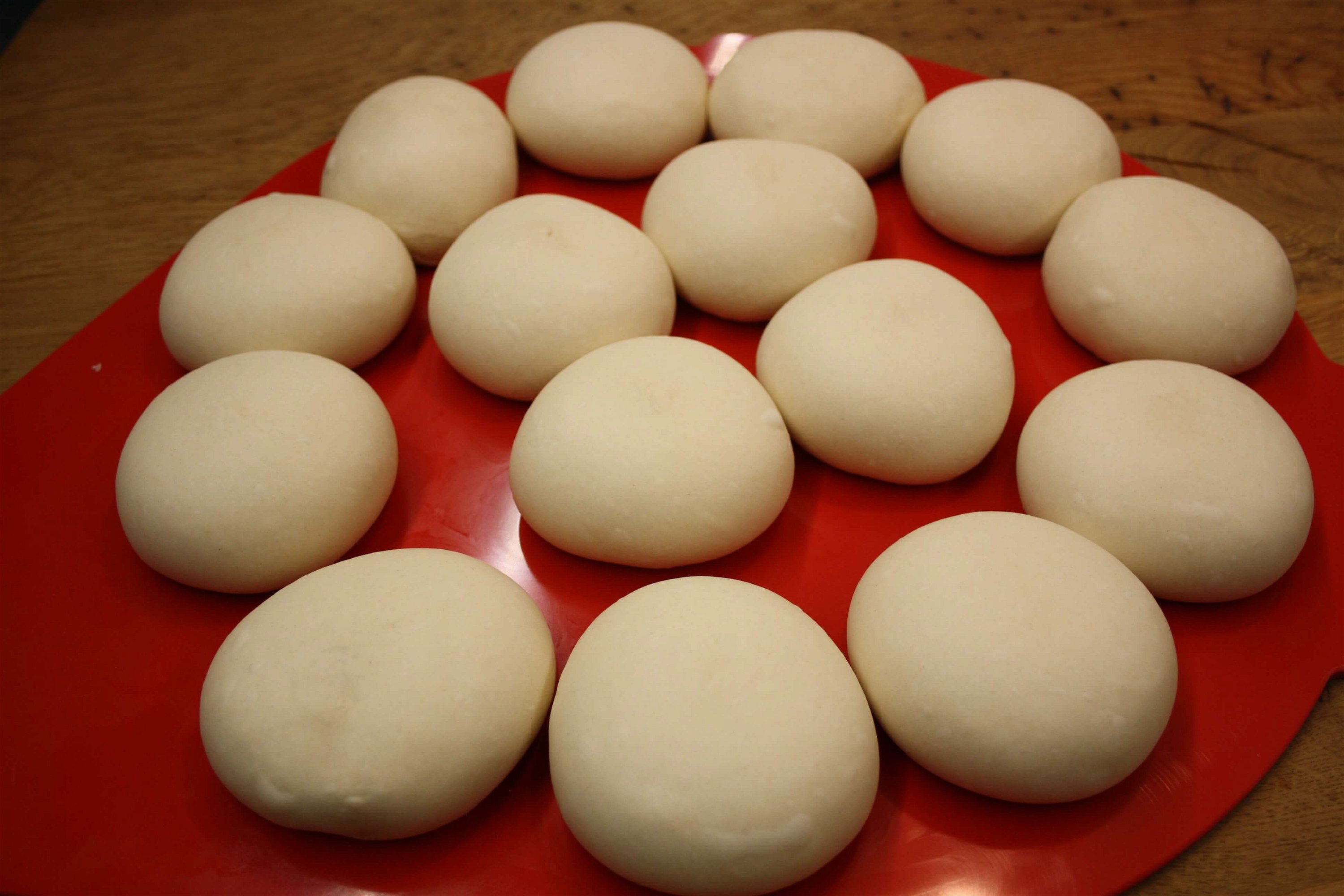 Gastronomic dough dividers and rounders: Vitella, semi-automatic