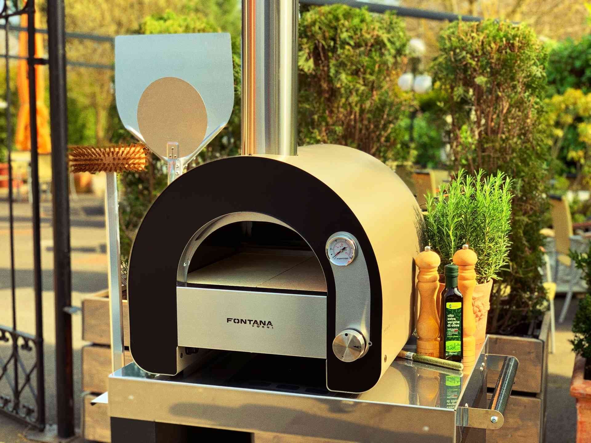 Fontana Outdoorküche mit Gas-Pizzaofen Fontana Maestro, 40cm Backfläche, 0,75m Tischbreite, rollbar