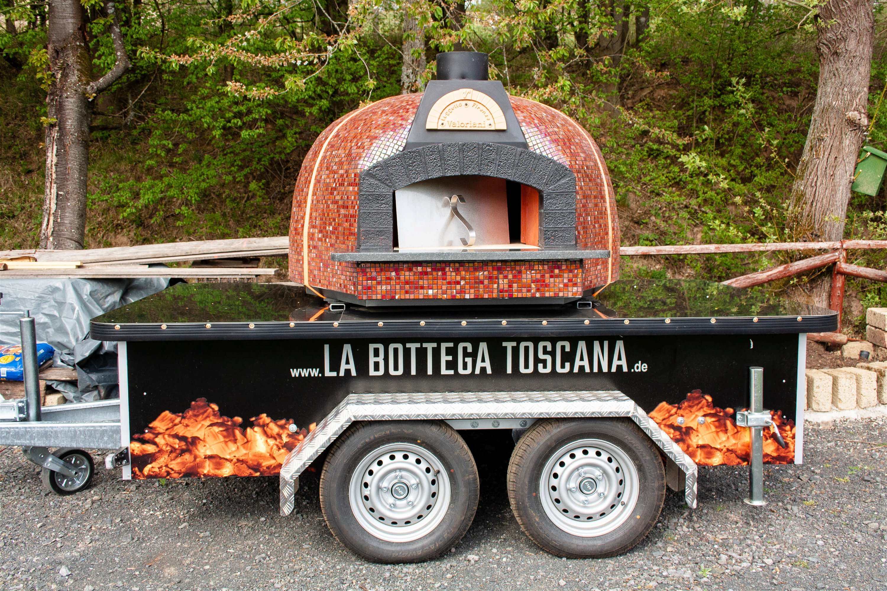 Valoriani pizza oven trailer: Igloo or hobby with mosaic on trailer for gastro, catering, street food