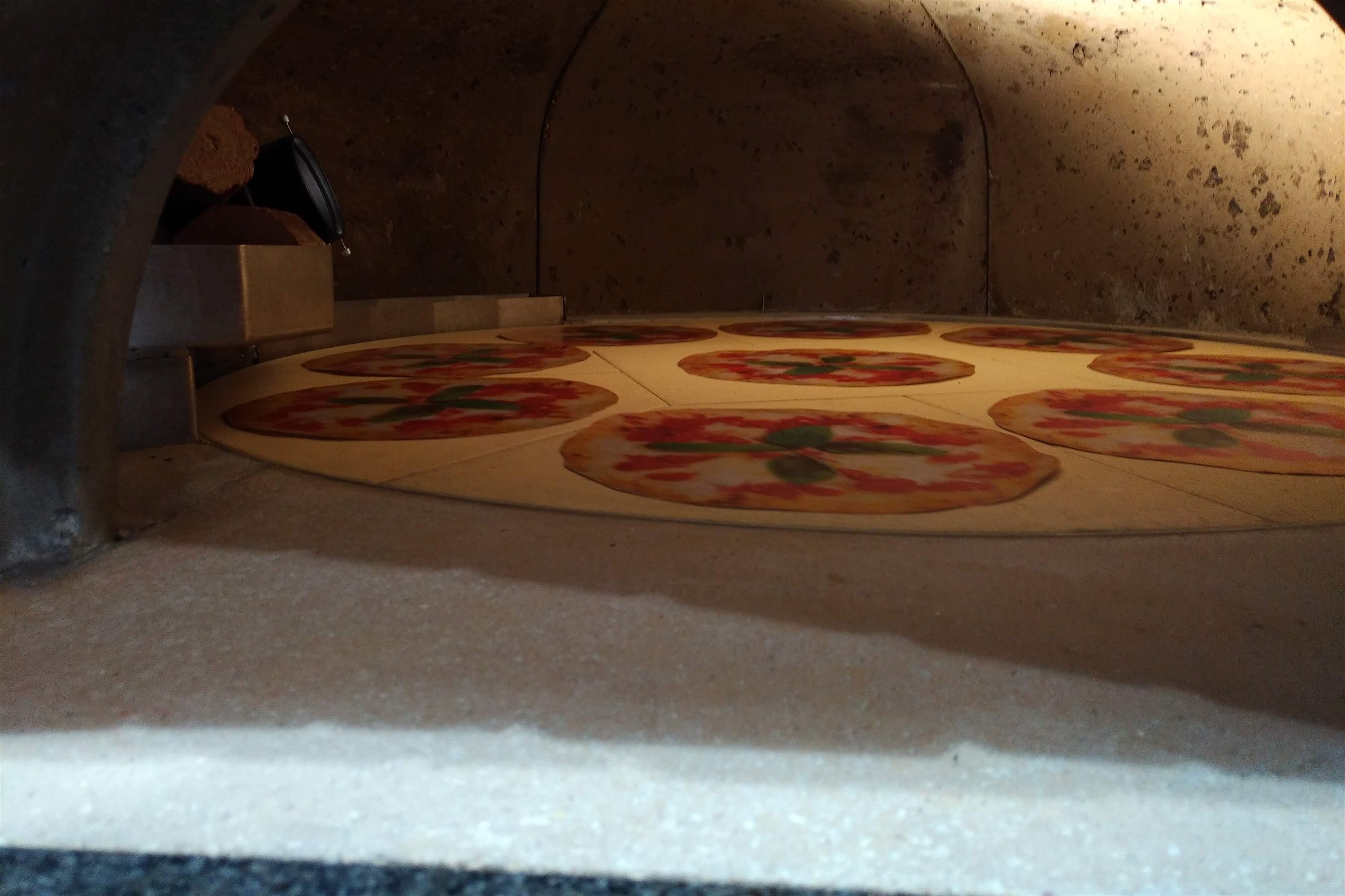 Holzbackofen Valoriani Rotativo: rotierender Pizzaofen, quadratisch, 130cm Durchmesser, für Gastro