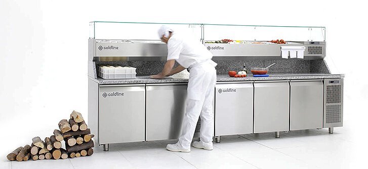 Gastronomische Kühltheke für professionelle Kücheneinrichtung: Coldline Kühltheke, 3 Türen und Vitrine
