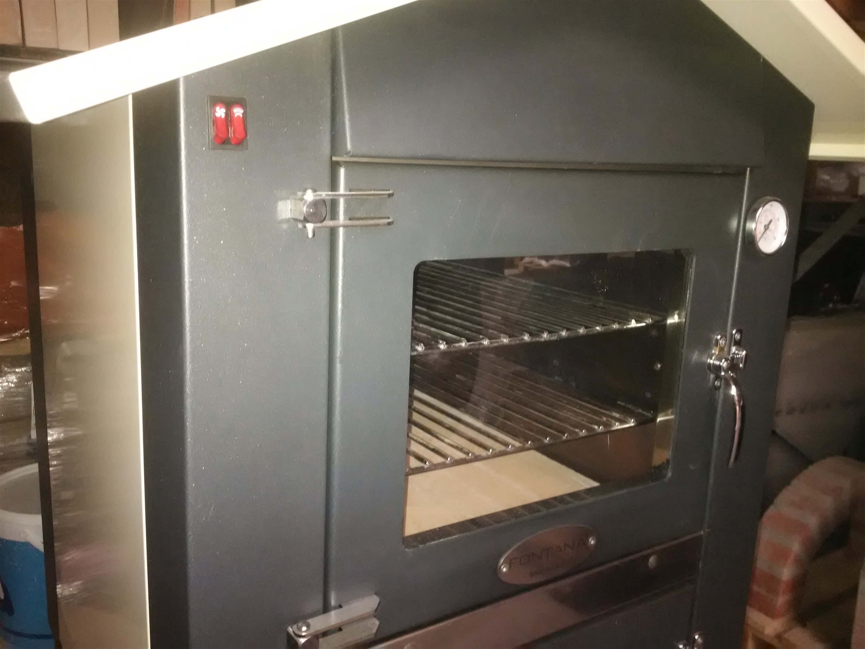 Wood burning oven, bread oven Fontana Forno Italia Incasso, the built-in oven with wood firing for the kitchen.
