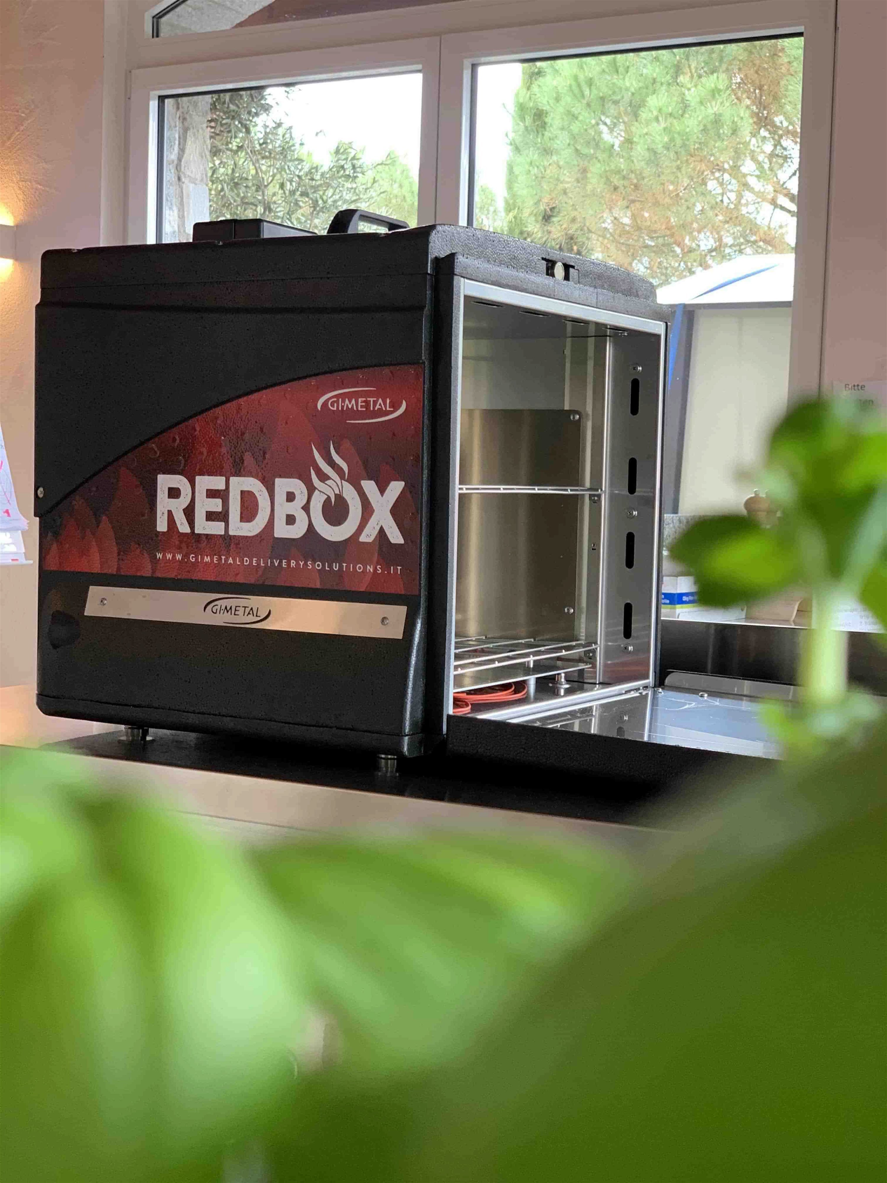Beheizte Box für Pizza-Lieferdienste: Gi.Metal Redbox, mit Thermometer und Umluft für 12 Pizzakartons, 2,4kW