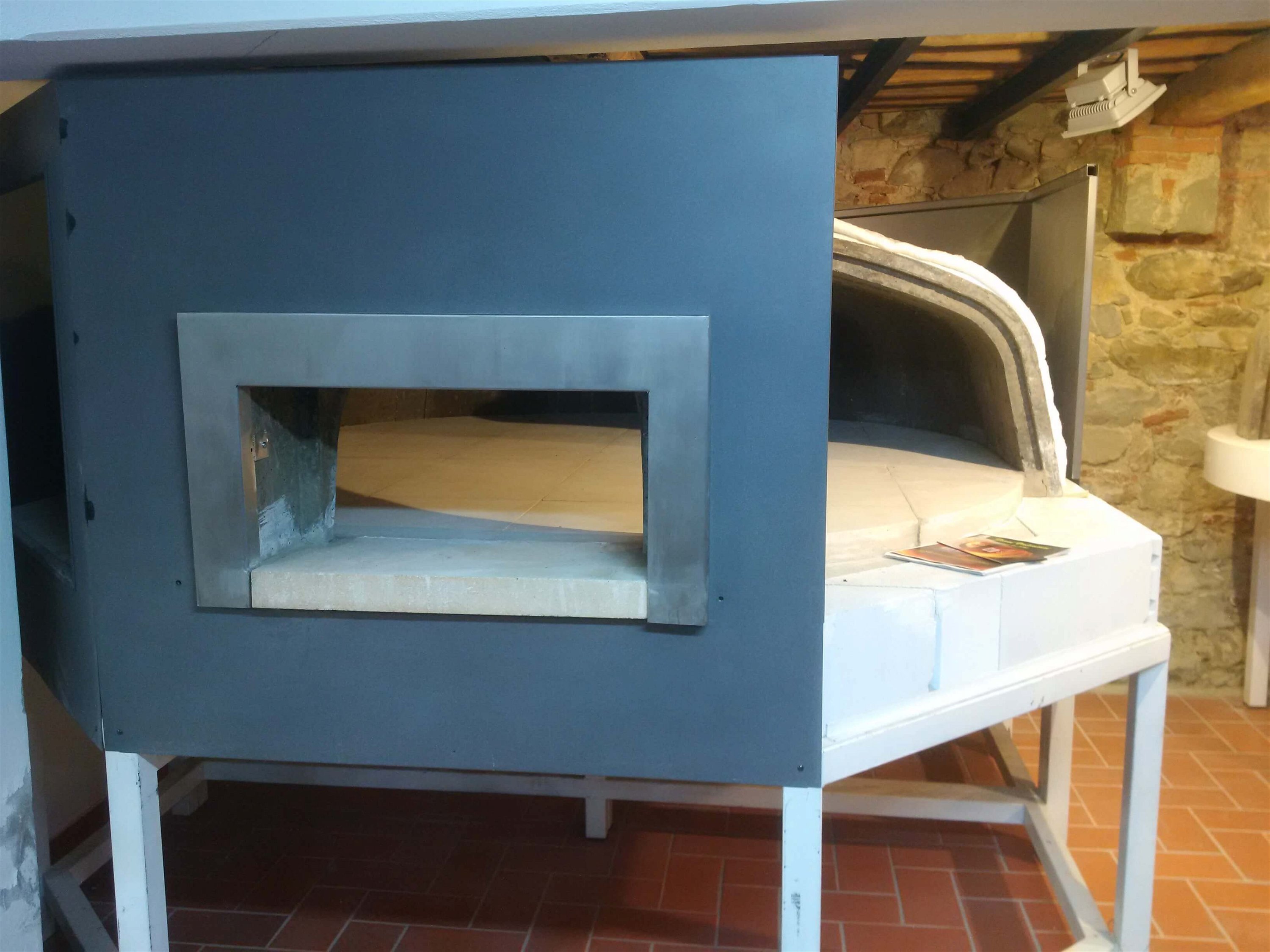 Professioneller Ofen für Bäckerei: Valoriani Vesuvio Maxi GR, Holz und Gas, 270x220cm