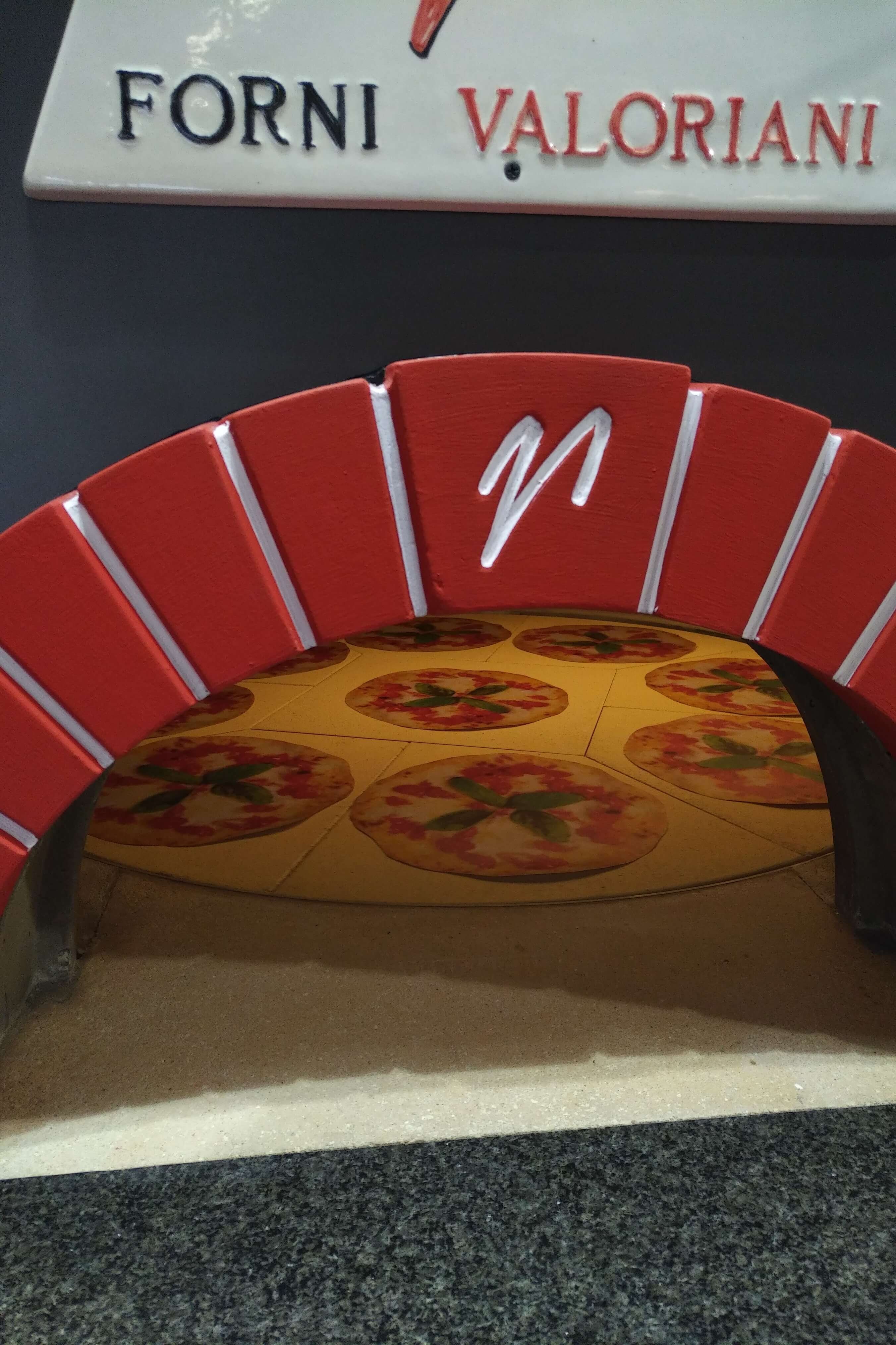 Holzbackofen Valoriani Rotativo: rotierender Pizzaofen, quadratisch, 110cm Durchmesser, für Gastro