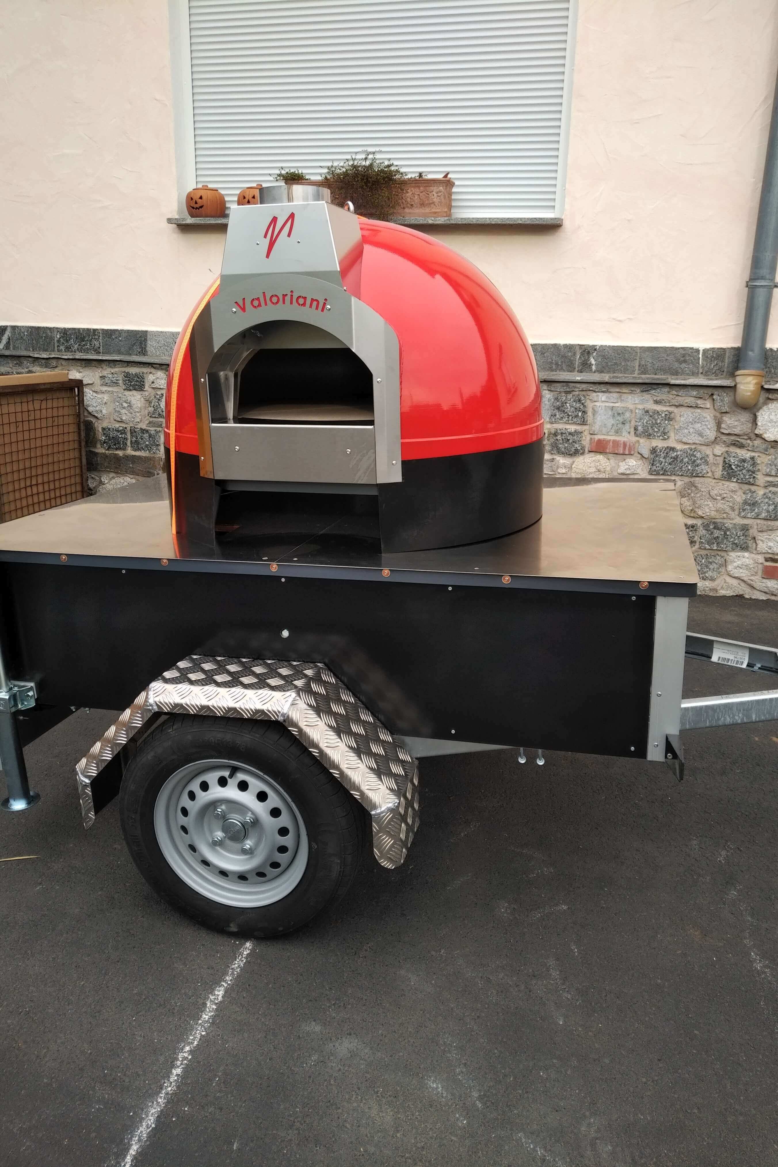 Valoriani Baby: Pizzaofen auf Anhänger mit Holzbefeuerung für Gastro