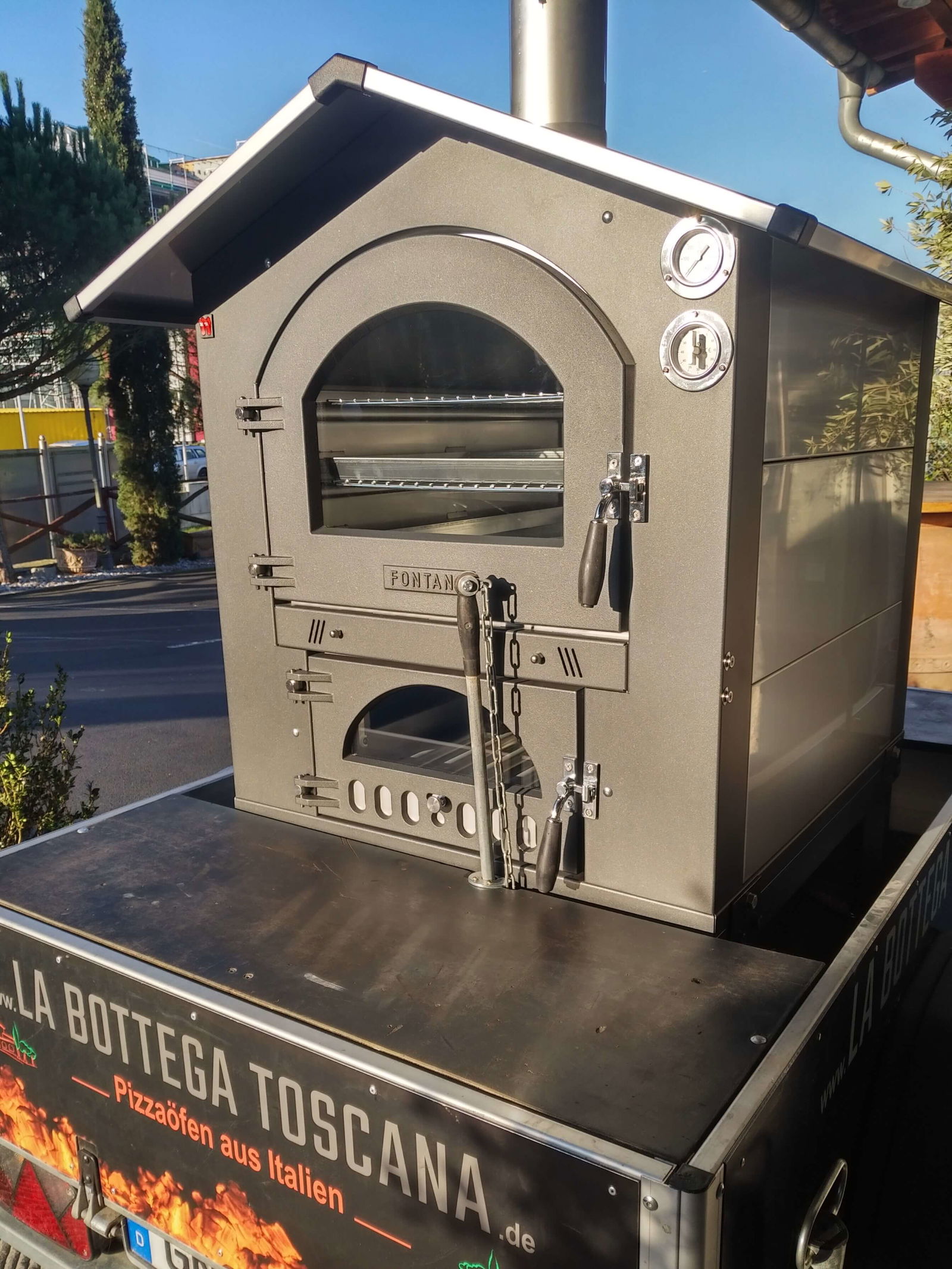 Backhaus Fontana Gusto Anhänger Trailer aus wetterfestem Edelstahl, mit indirekte Befeuerung