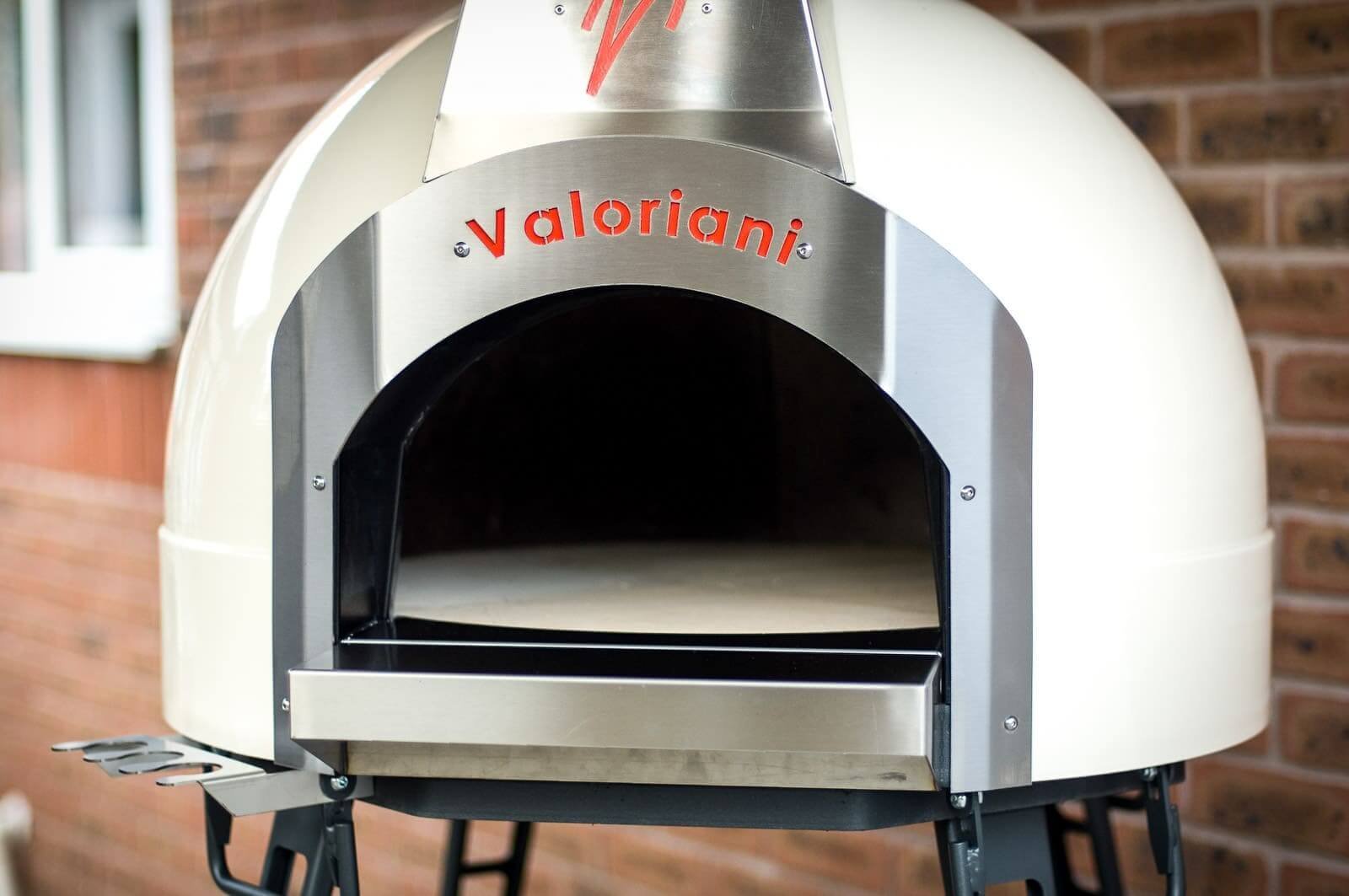 Holzbackofen Valoriani Baby: Pizzaofen mit 60cm Durchmesser, inkl. 1. Basis, schwarz 