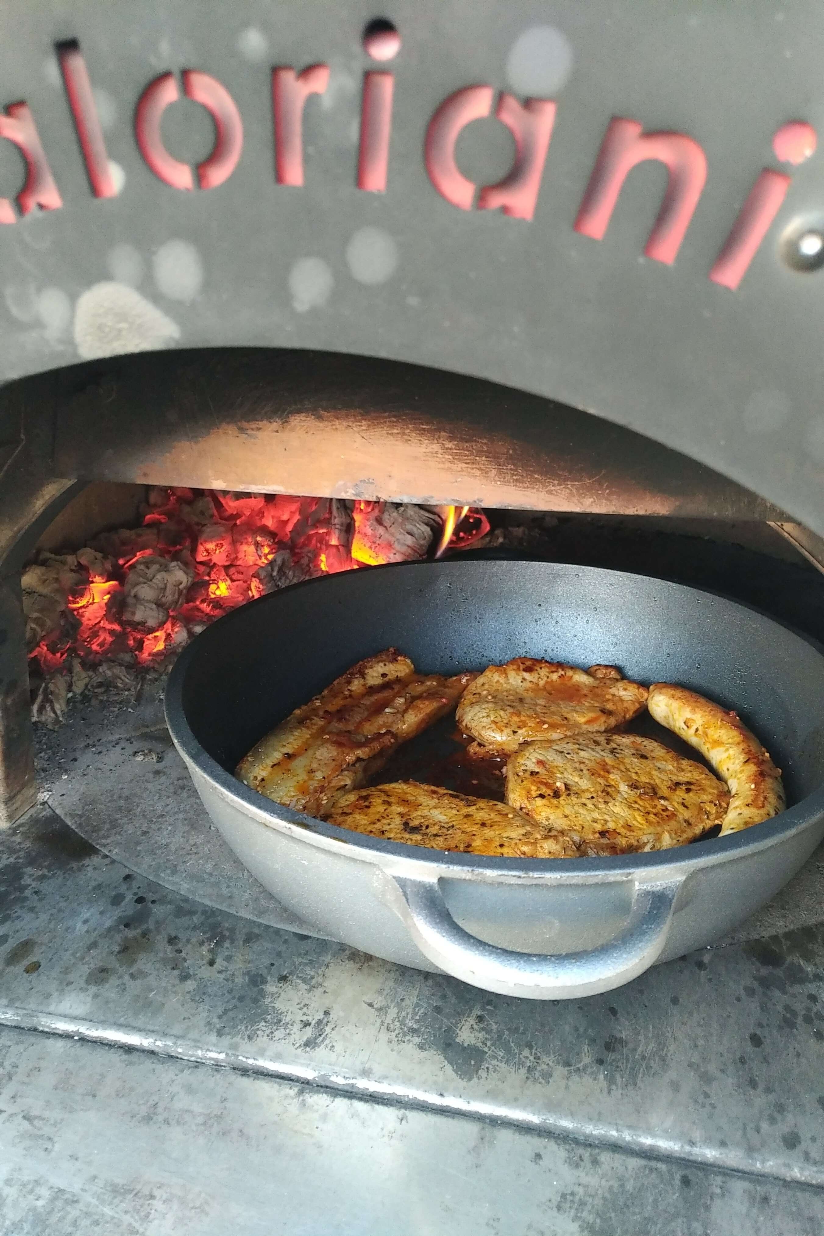 Valoriani Baby: Pizzaofen mit Holzbefeuerung und 75cm Durchmesser, inkl. kompletter Basis, elfenbeinweiß