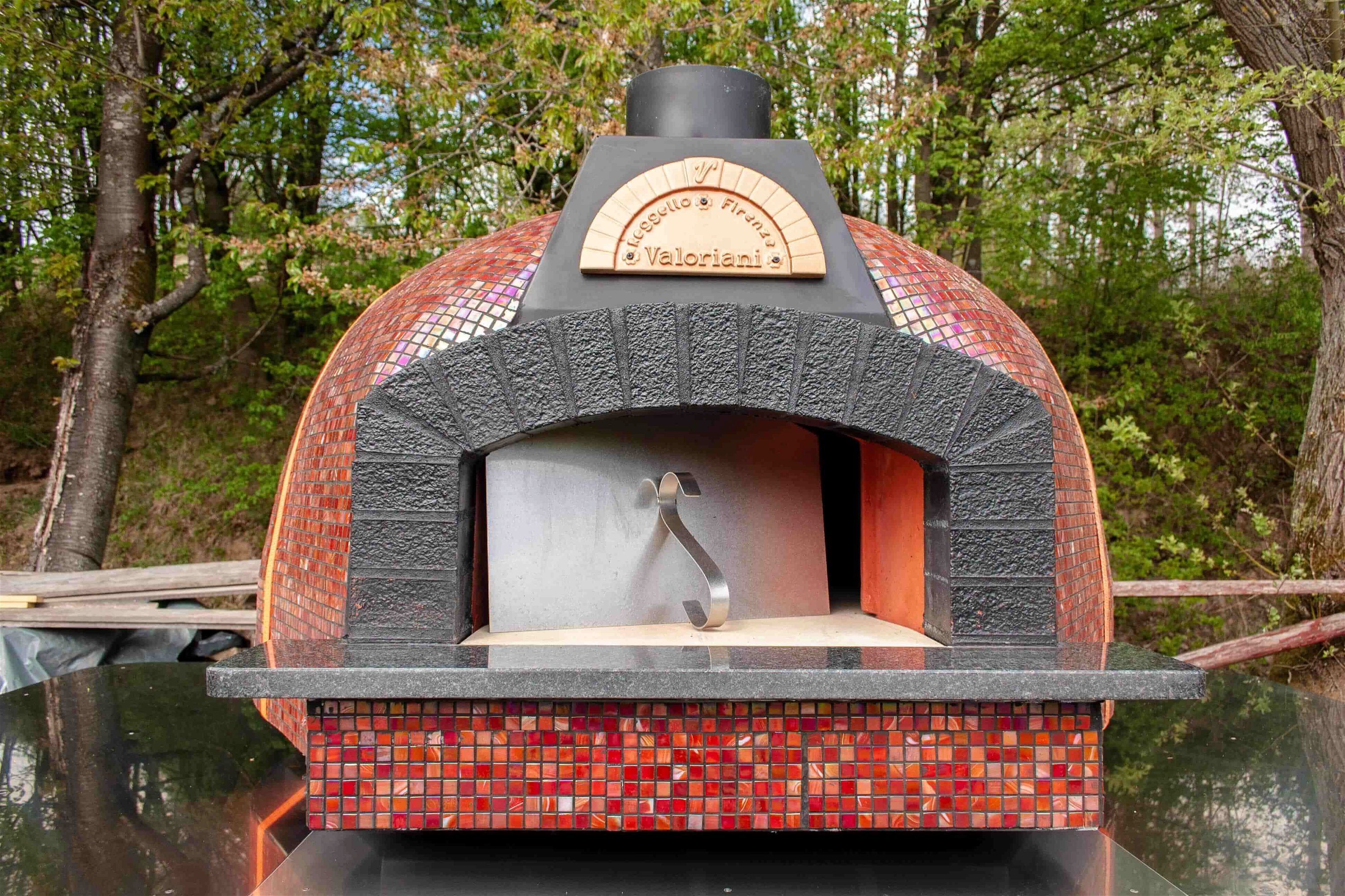 Valoriani Pizzaofen Trailer: Igloo oder Hobby mit Mosaik auf Anhänger für Gastro, Catering, Streetfood