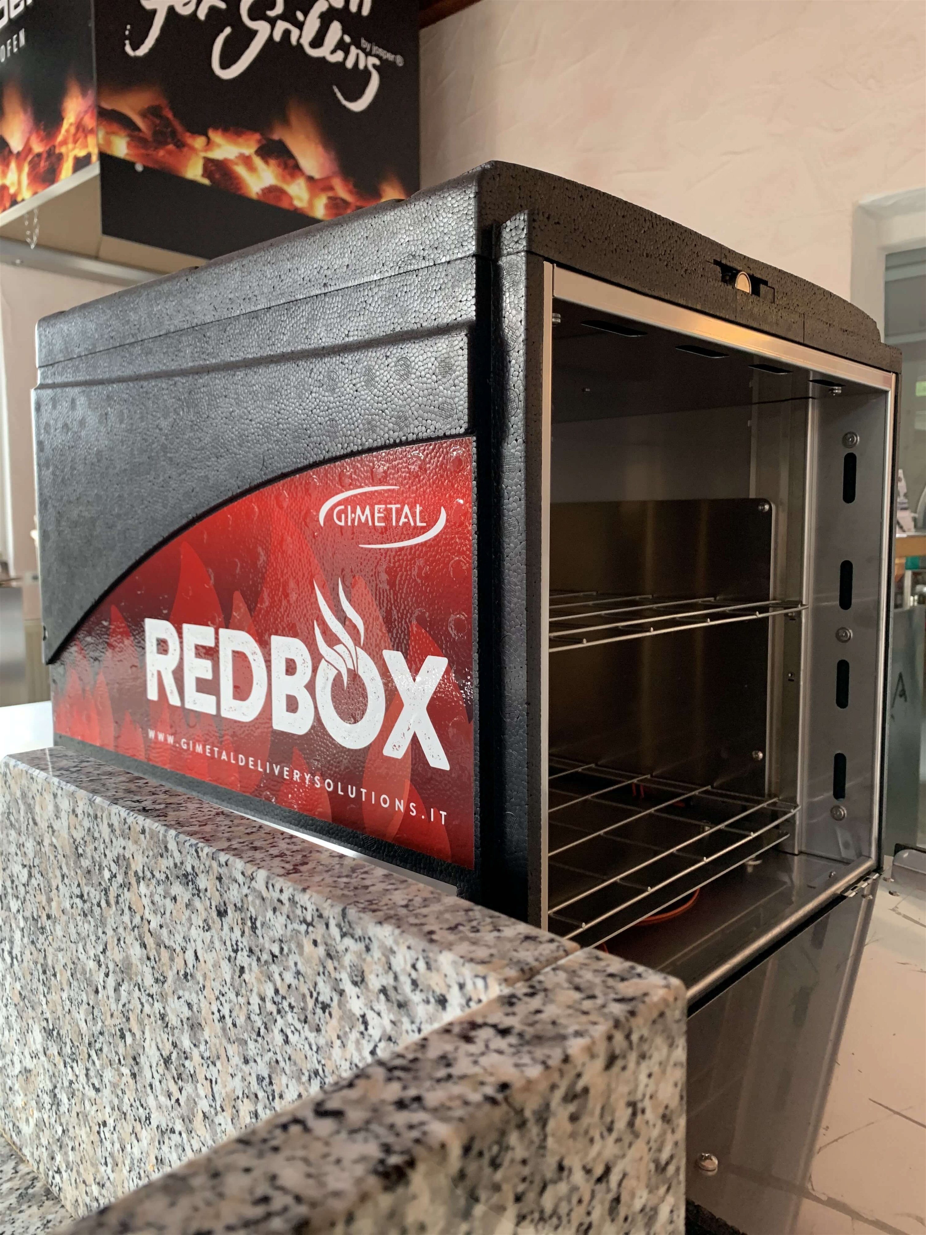 Beheizte Box für Pizza-Lieferdienste: Gi.Metal Redbox, mit Thermometer und Umluft für 12 Pizzakartons, 1,2kW