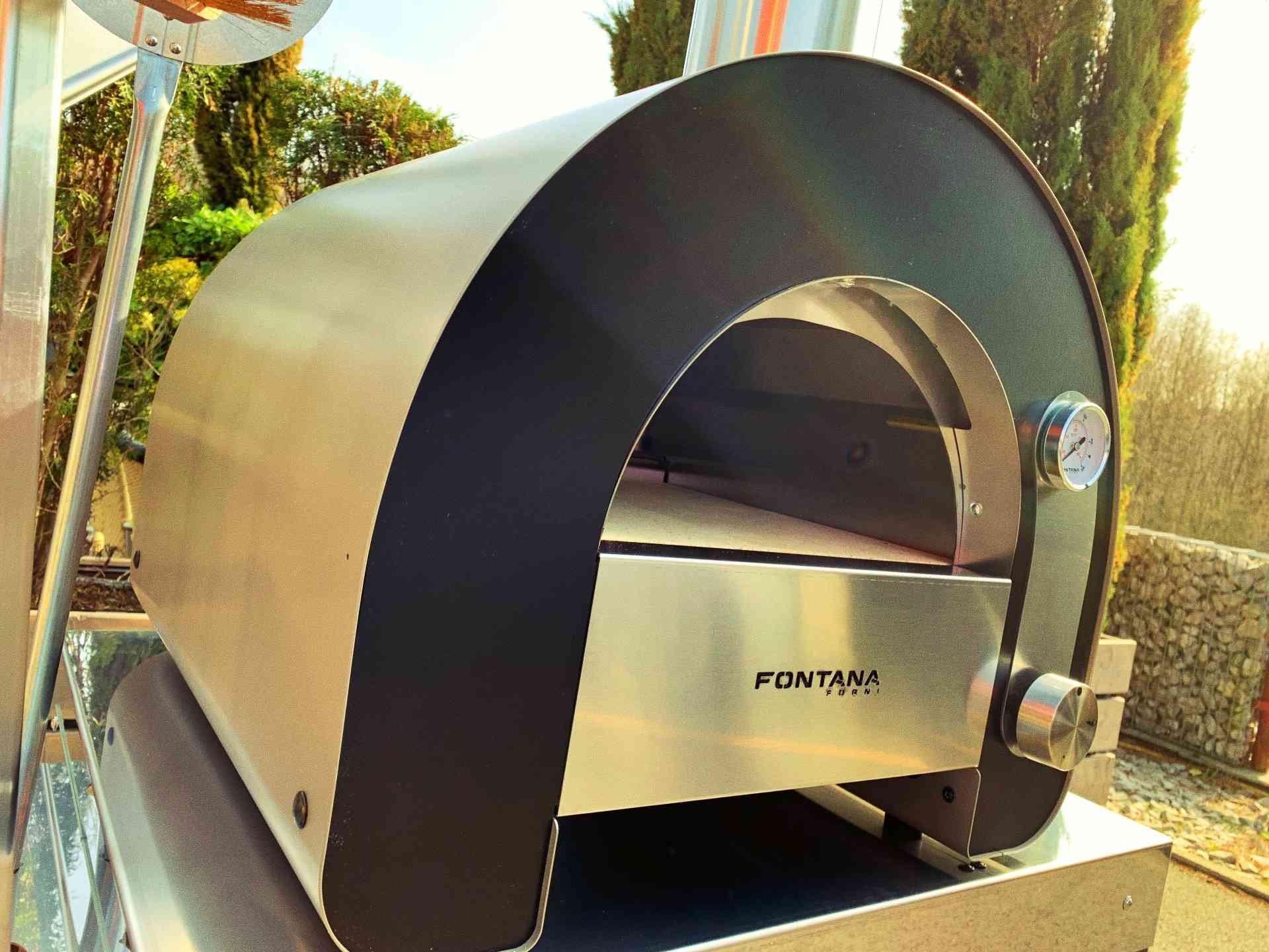 Fontana Outdoorküche mit Gas-Pizzaofen Fontana Maestro, 40cm Backfläche, 1,8m Tischbreite, rollbar