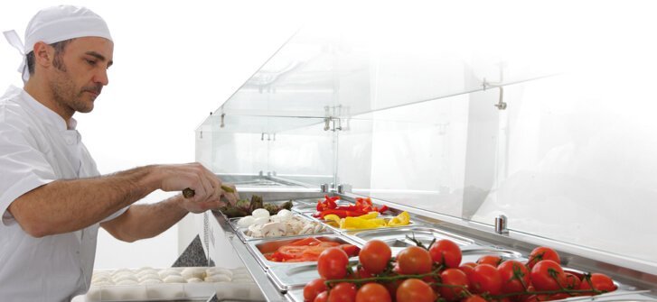 Coldline KühlthekeGastronomische Kühltheke für professionelle Kücheneinrichtung: Coldline Kühltheke, 4 Türen und Vitrine