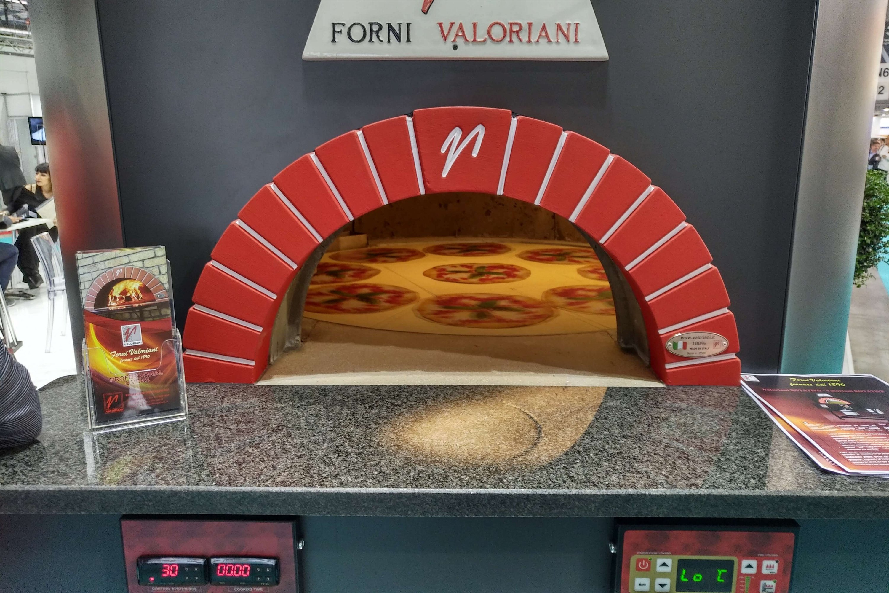 Gaspizzaofen Valoriani Rotativo: rotierender Pizzaofen, quadratisch, 140cm Druchmesser, für Gastro 