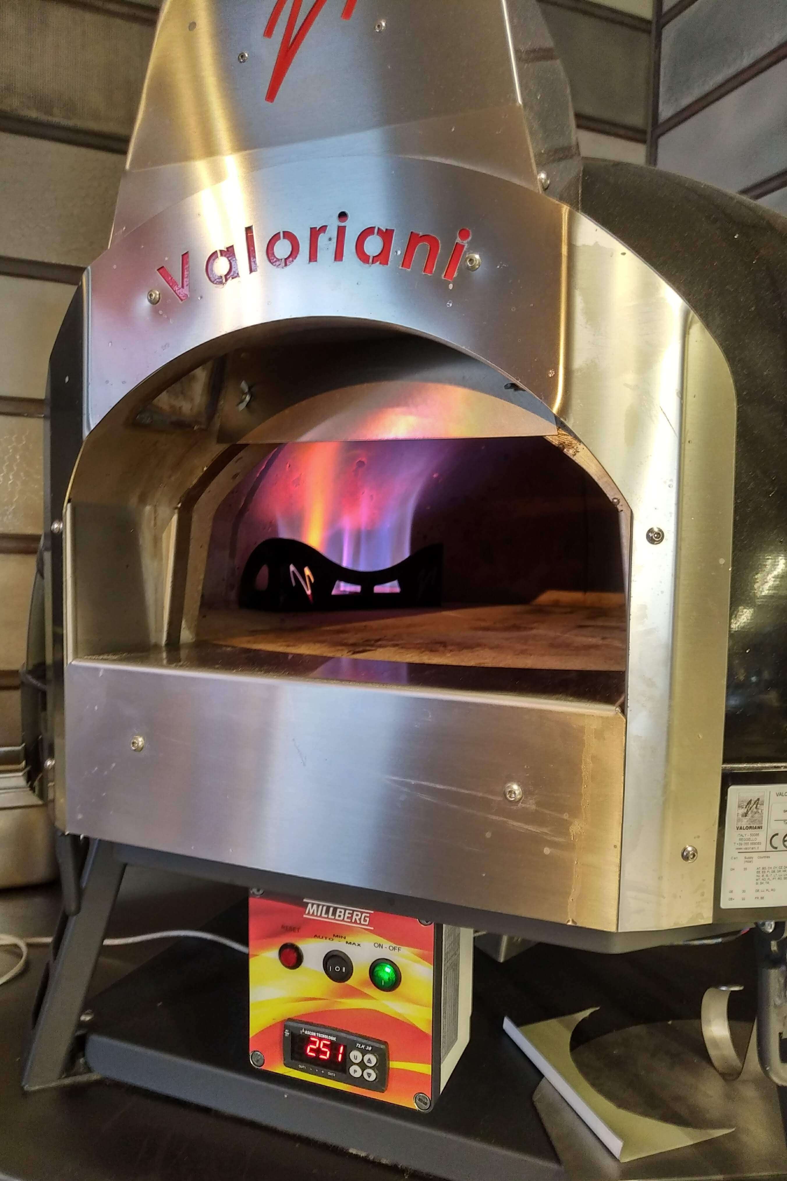 Valoriani Baby: Pizzaofen mit Holzbefeuerung, 75cm Durchmesser, inkl. 1.Basis, schwarz
